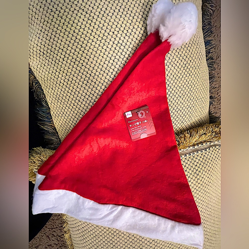 2 Christmas hats 🧑‍🎄 🎅